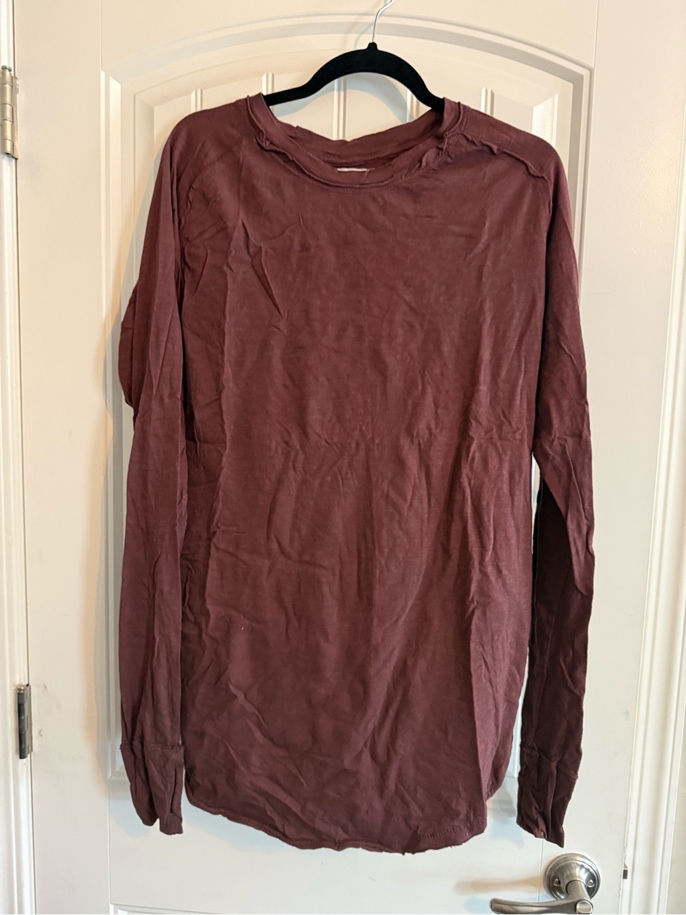 We The Free women Long Sleeve Crewneck - Maroon